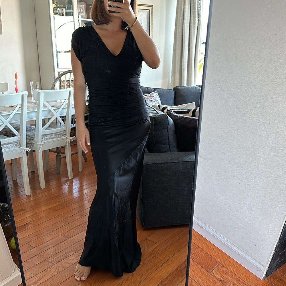 Reis - Noa v neck Ruched Sheath Gown dress